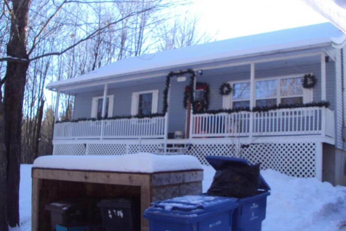 maison-ajout-etage-avant Maison unifamiliale avant l'ajout d’un étage, plan personnalisé pour l'ajout d'un étage réalisé par Architecture MBTP