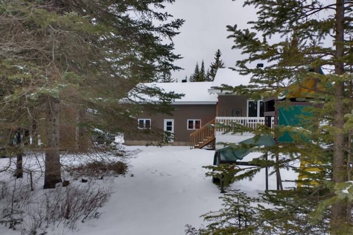 maison-ajout-garage-double-apres Maison unifamiliale après l'ajout d'un garage, plan d'un garage attaché réalisé par Architecture MBTP