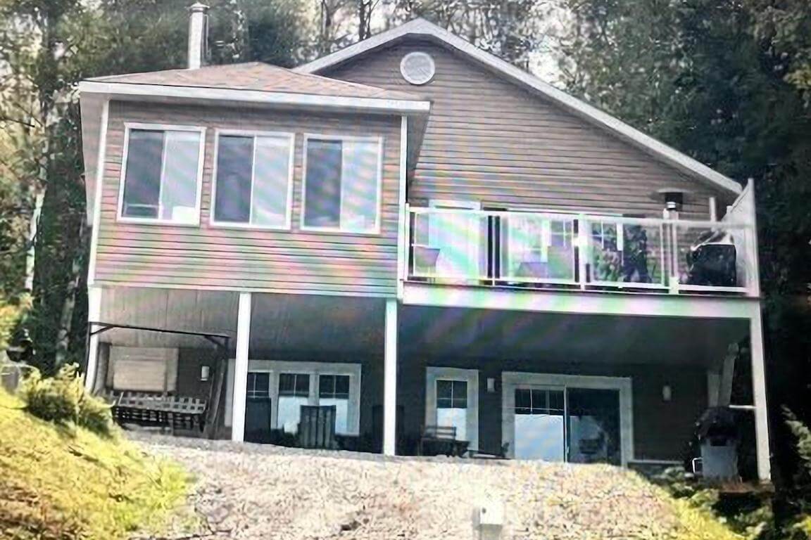 maison-balcon-avant Maison unifamiliale avec balcon non couvert, avant agrandissement, plan personnalisé avec balcon couvert réalisé par Architecture MBTP