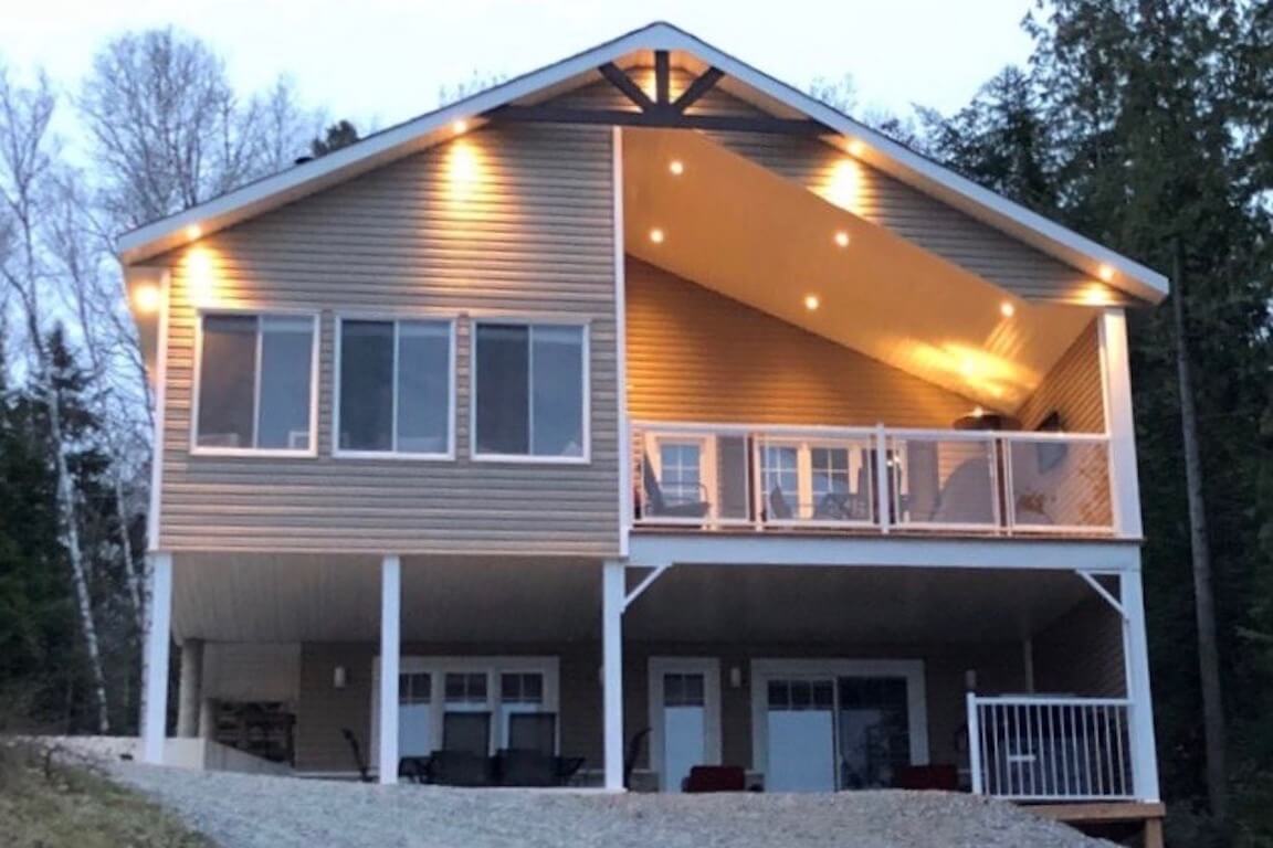 maison-balcon-couvert-apres Maison unifamiliale avec balcon couvert, après agrandissement, plan personnalisé réalisé par Architecture MBTP