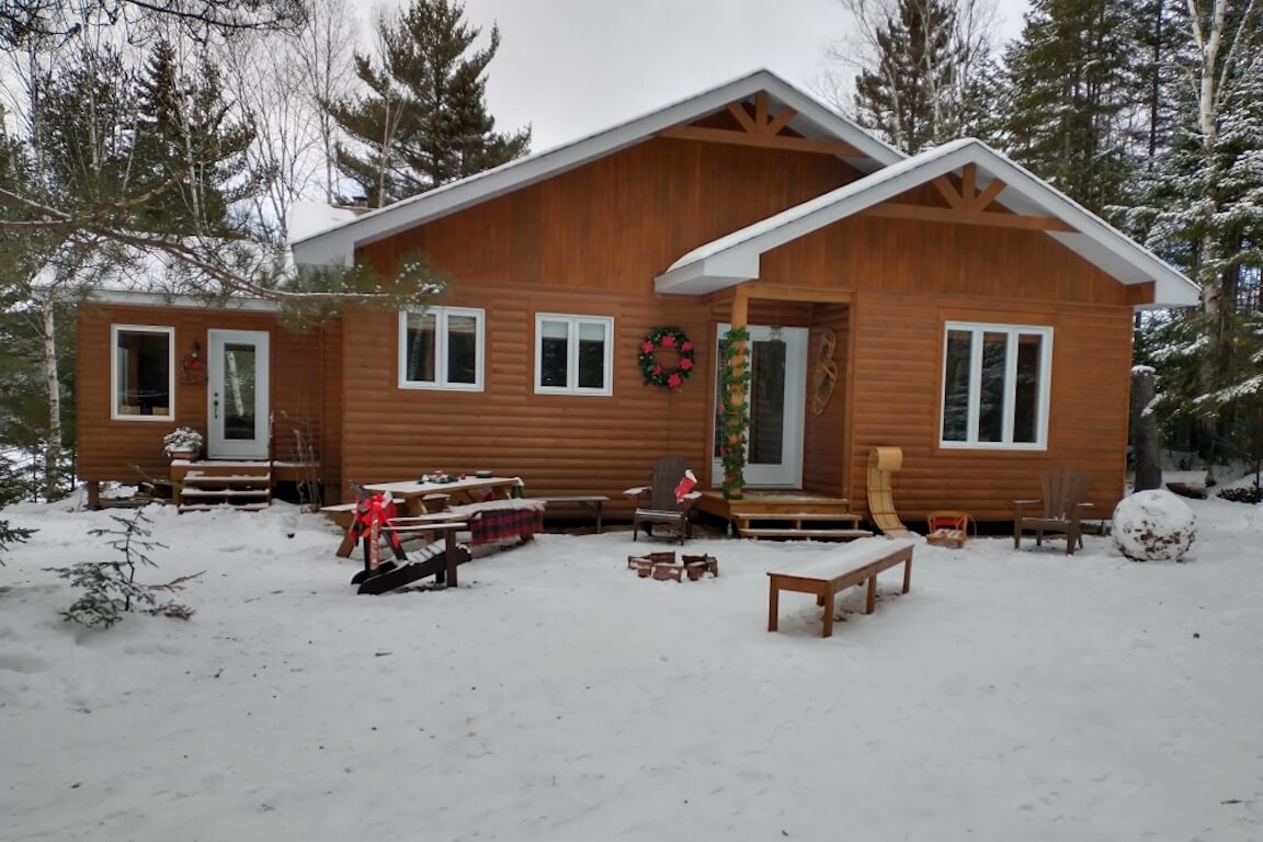 maison-demi-log-agrandissement-apres Maison unifamiliale en bois demi-log, après agrandissement, plan personnalisé réalisé par Architecture MBTP