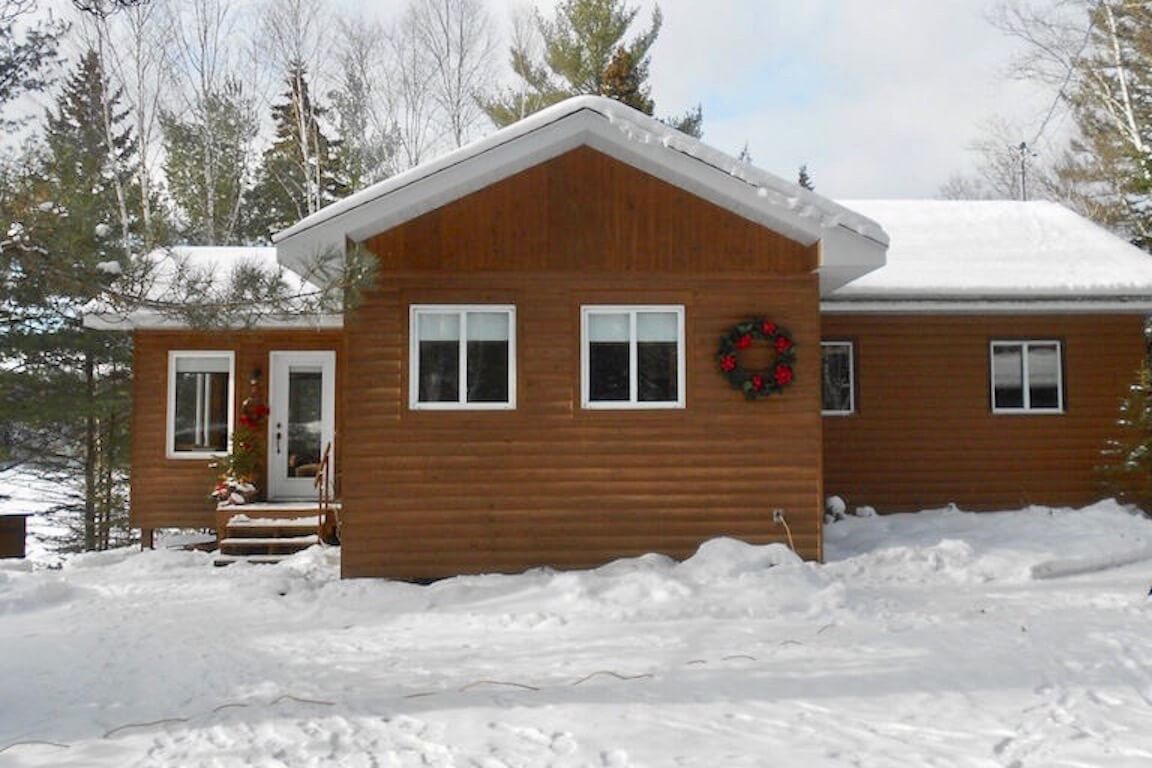 maison-demi-log-agrandissement-avant Maison unifamiliale en bois demi-log, avant agrandissement, plan personnalisé réalisé par Architecture MBTP