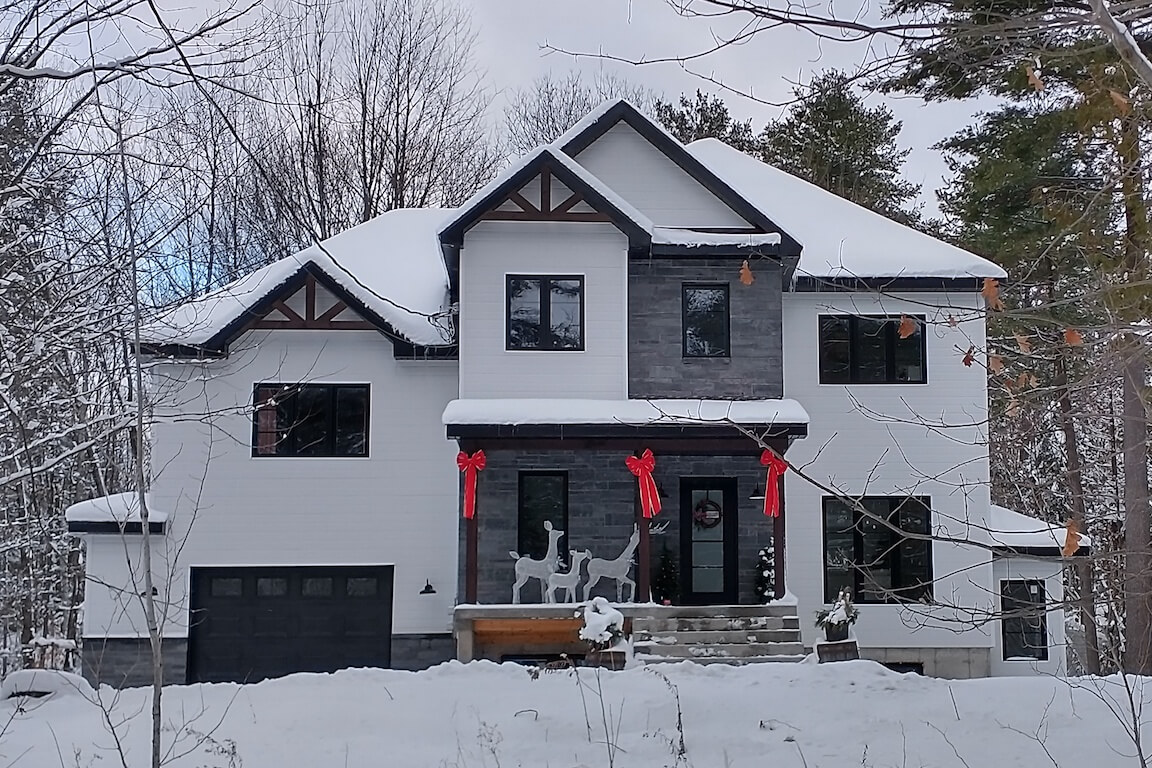 maison-construction-neuve-style-farm-house-2 Maison unifamiliale de style farm house avec bachelor et garage, plan personnalisé réalisé par Architecture MBTP