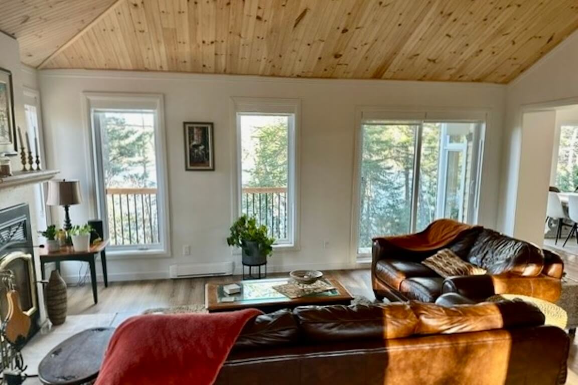 maison-ajout-vue-salon-apres Vue intérieure de l'annexe après agrandissement, incluant salon et salle à manger, plan personnalisé réalisé par Architecture MBTP