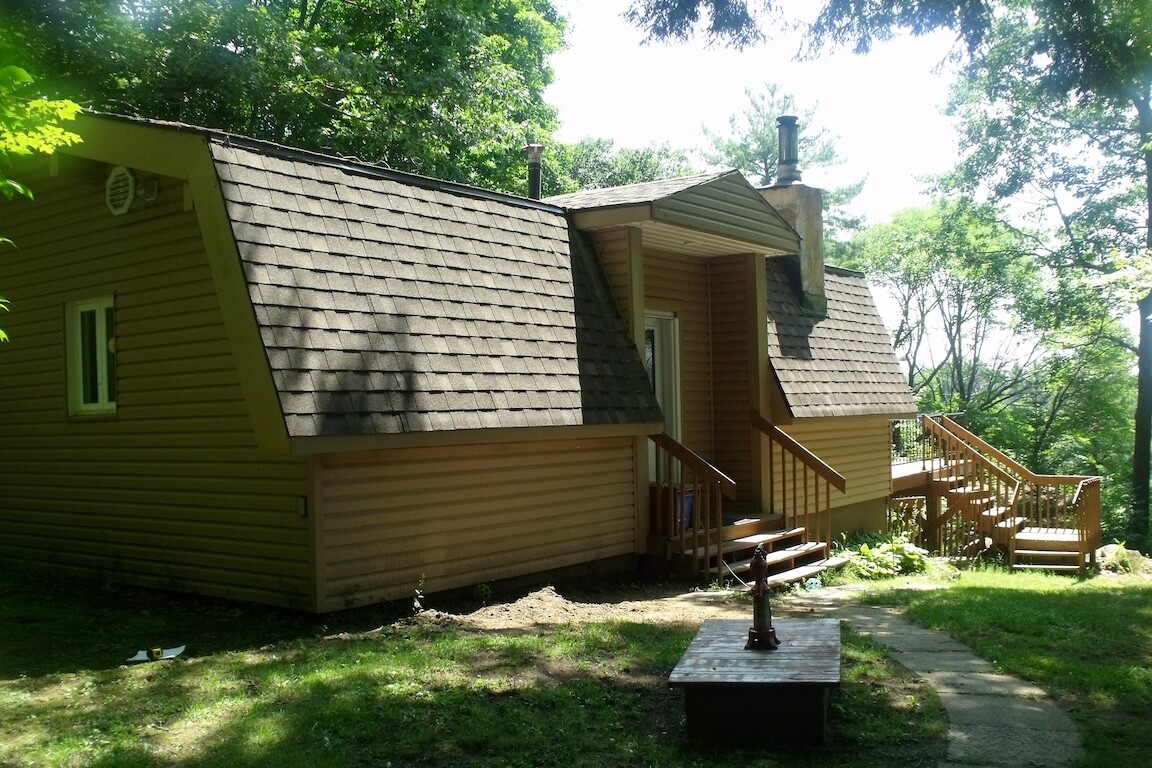 maison-toit-mansarde-avant Habitation à toit mansardé, avant agrandissement pour ajout d'un logement supplémentaire, plan personnalisé réalisé par Architecture MBTP